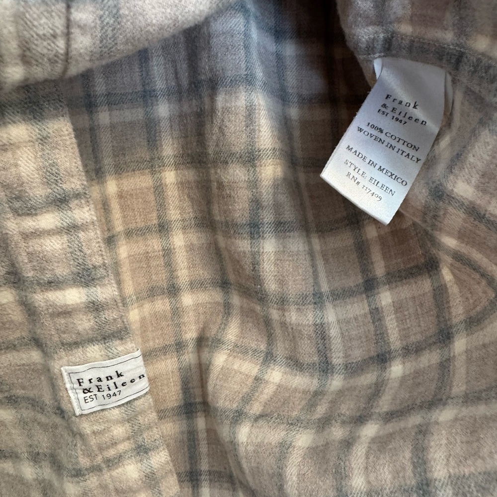 Frank & Eileen Taupe Button-Up Size Medium - Picture 3 of 6